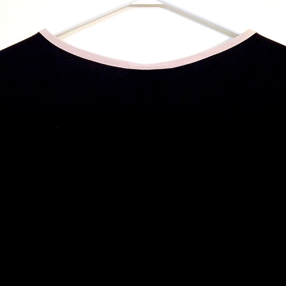 Massimo Two Tone V Neckline Sleeveless Blouse - Picture 2 of 11